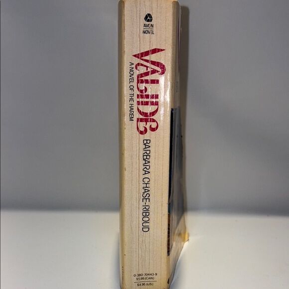 Valide by Barbara Chase-Riboud - Mixed Media Art with Red and Blue Accents - Picture 4 of 5